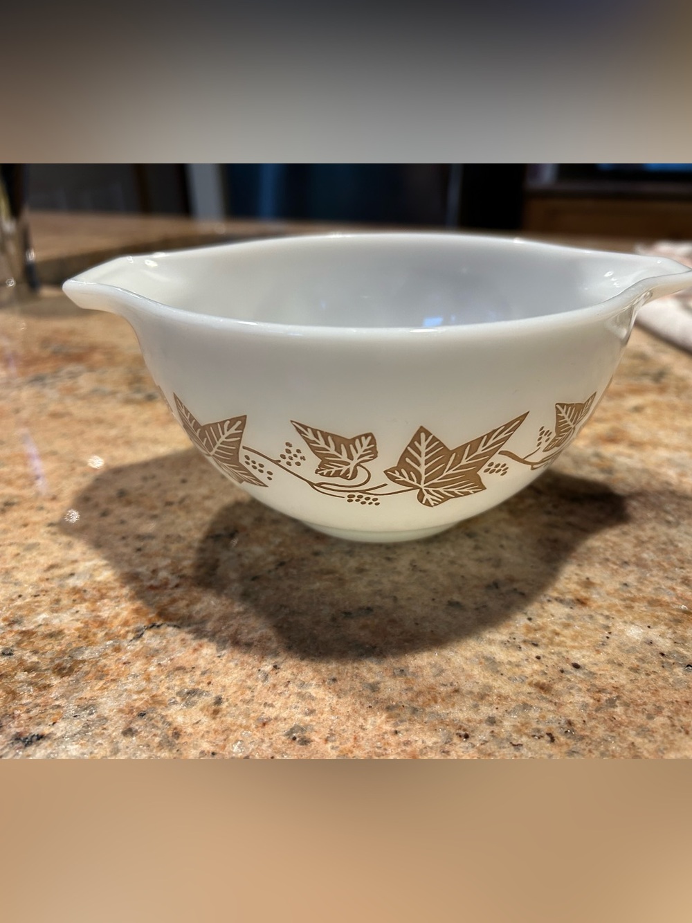 PYREX #441 TRADEMARK 1 1/2 PT Cinderella “Sandalwood Pattern” Mixing Bowl 1960.